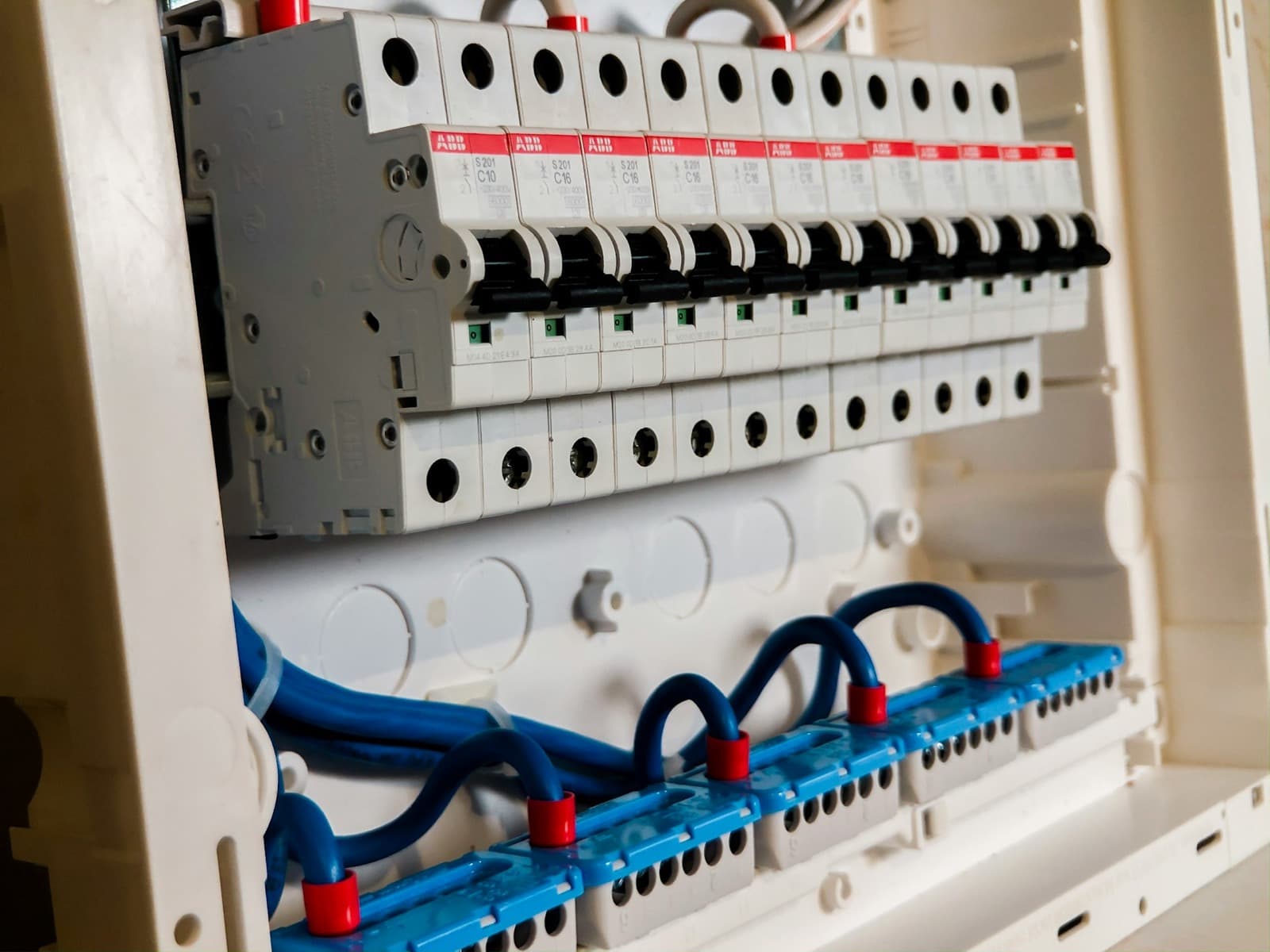 Best Electrician in Manhasset, NY: Why 1920s Homes Trip Modern Breakers (2026)